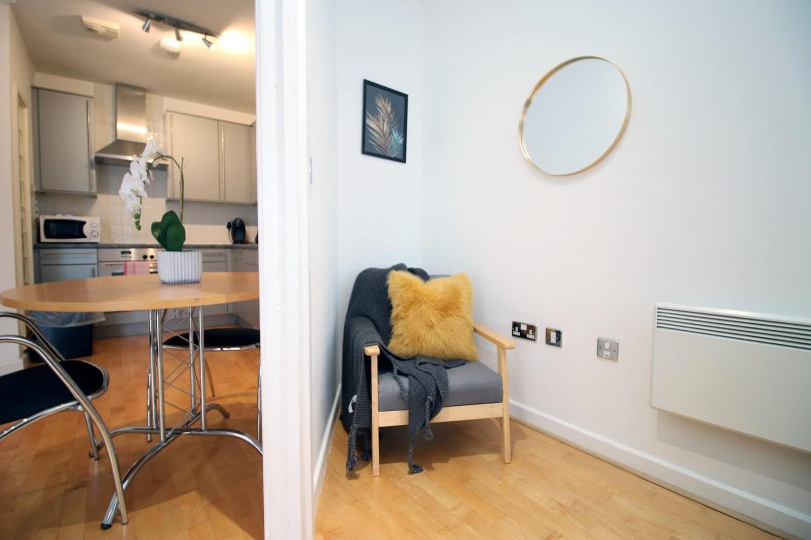 Centrally Located Spacious 2Br | Cohost Partners Cardiff Buitenkant foto