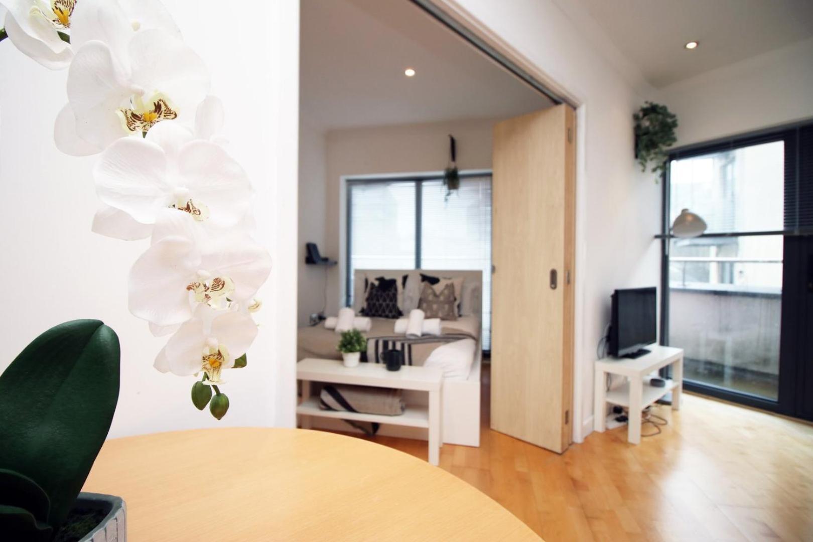 Centrally Located Spacious 2Br | Cohost Partners Cardiff Buitenkant foto