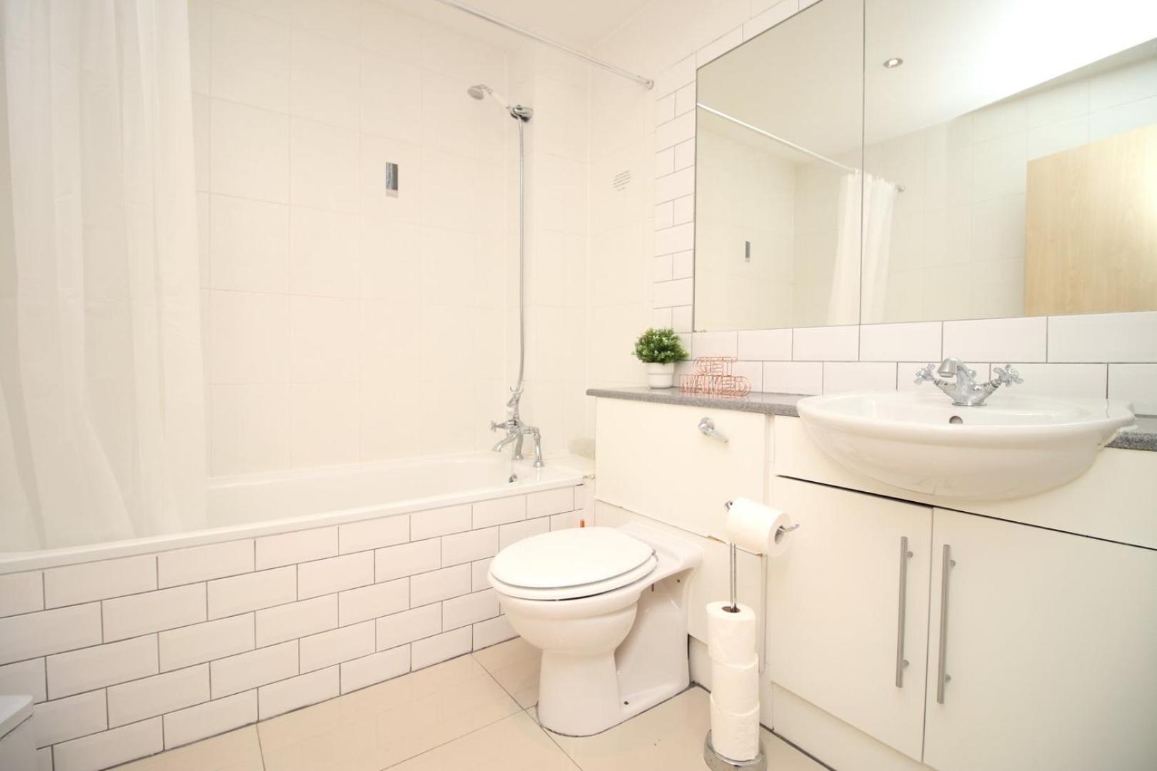 Centrally Located Spacious 2Br | Cohost Partners Cardiff Buitenkant foto