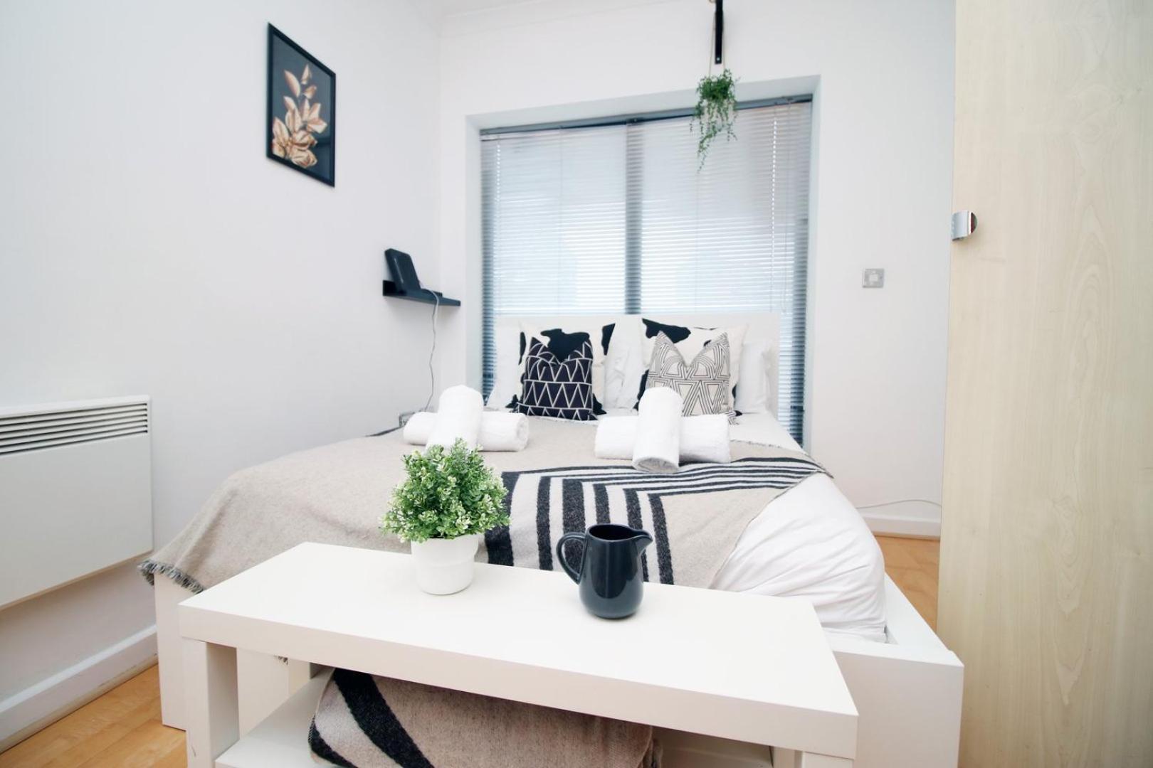 Centrally Located Spacious 2Br | Cohost Partners Cardiff Buitenkant foto