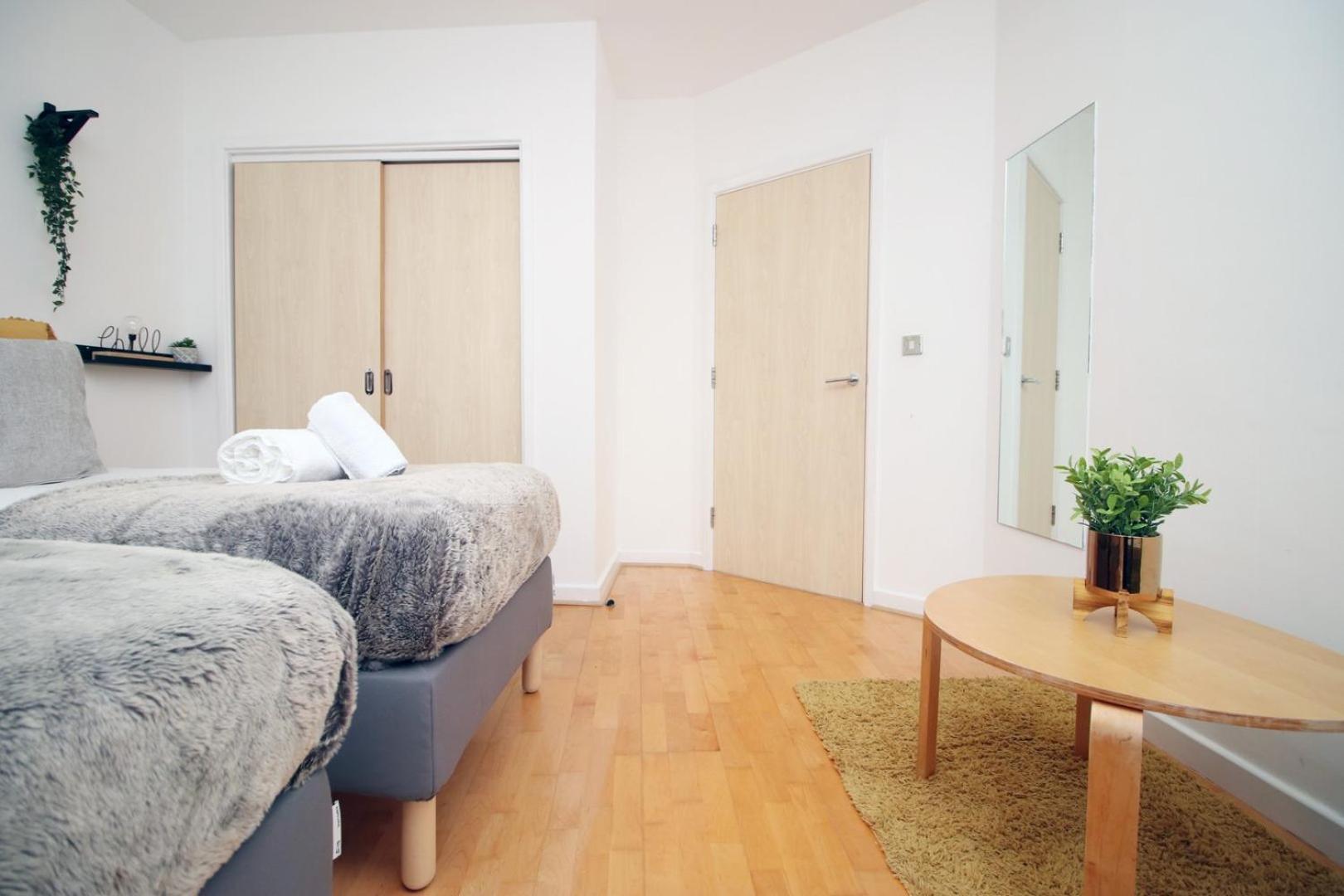 Centrally Located Spacious 2Br | Cohost Partners Cardiff Buitenkant foto